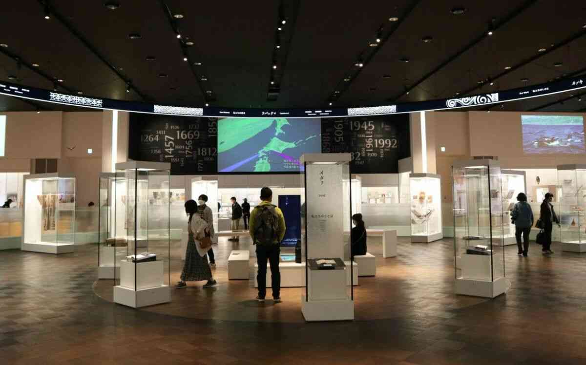 (4ページ目)安倍政権最大の功績は“アイヌ博物館”だった？　200億円をブチ込んだ「ウポポイ」の虚実 | 文春オンライン