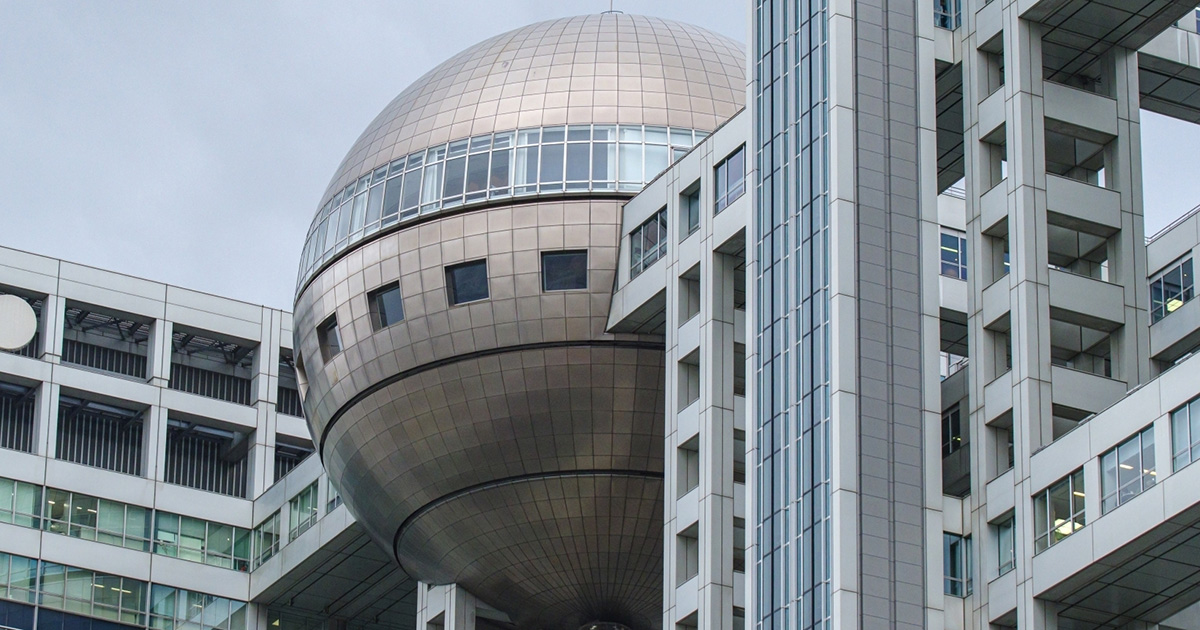 《独自》フジテレビ“ドラマの巨匠”が退社へ…『ガリレオ』『昼顔』手掛けた敏腕Dの“流出”に局内騒然 | 女性自身