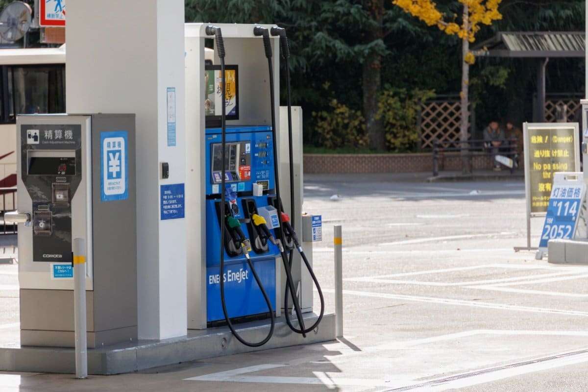 東京都小笠原村の「ガソリン価格」に注目集まる　離島ならではの価格に「生成AI画像かと疑いたくなる」 | LIMO | くらしとお金の経済メディア