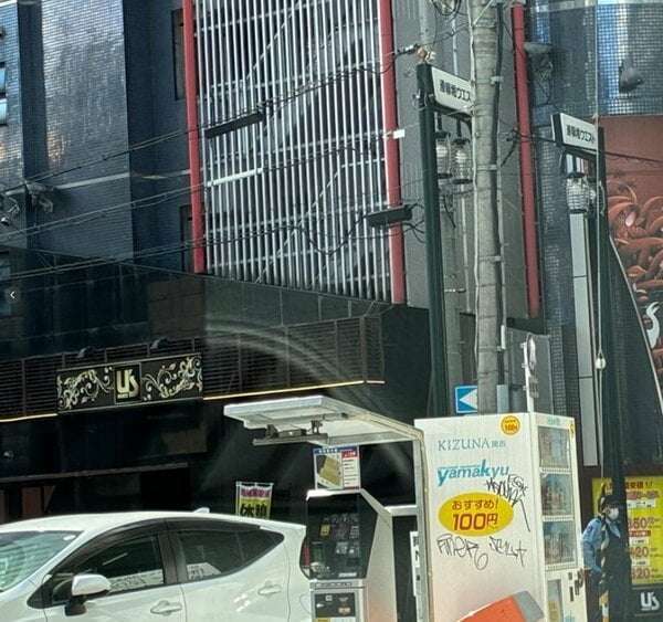 ホテルの一室で女性が死亡　「人を殺したという話を聞いた」と警察に連絡　死亡女性の首に変色も確認　事件と事故両面で捜査　大阪・中央区