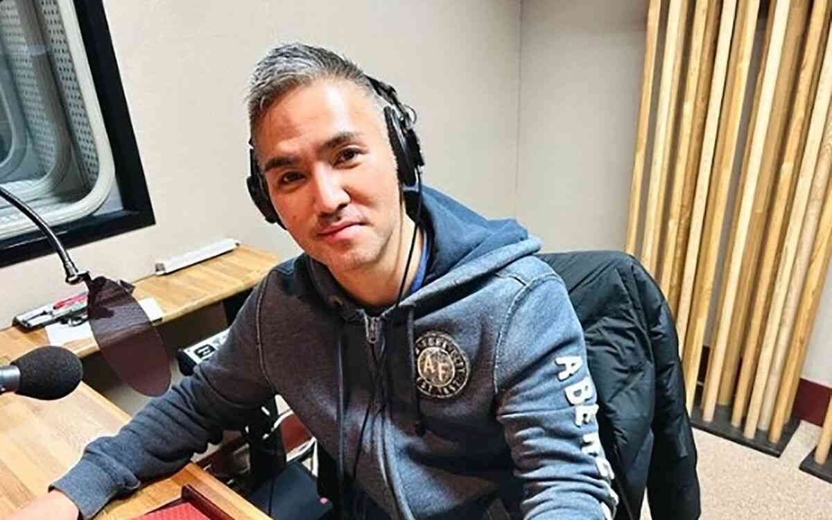 人気男性歌手・中孝介（44）が同性への不同意性交容疑で逮捕 “裏アカ”では「自身の裸の写真や性的な画像」を投稿か…