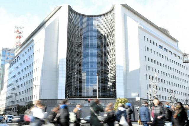 死産した女児を冷凍庫に遺棄容疑、32歳の女を逮捕　4年前に出産か（朝日新聞） - Yahoo!ニュース