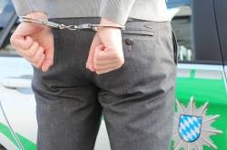 【悲報画像】男さん「女性を襲って捕まった…」　法律事務所「諦めないで！」 : ニンゲン速報
