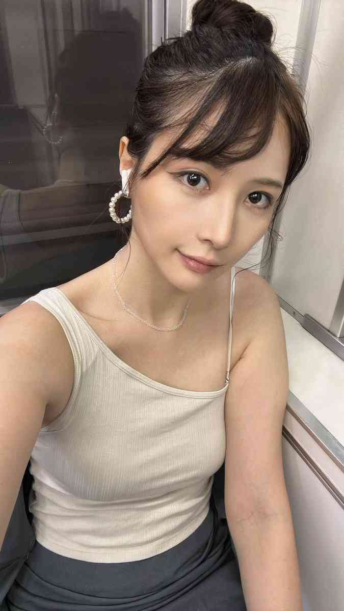 「道産子なのでもうこんな格好で」グラドルが電車内でまさかの服装　ファンも驚き「寒く無いんですか？」