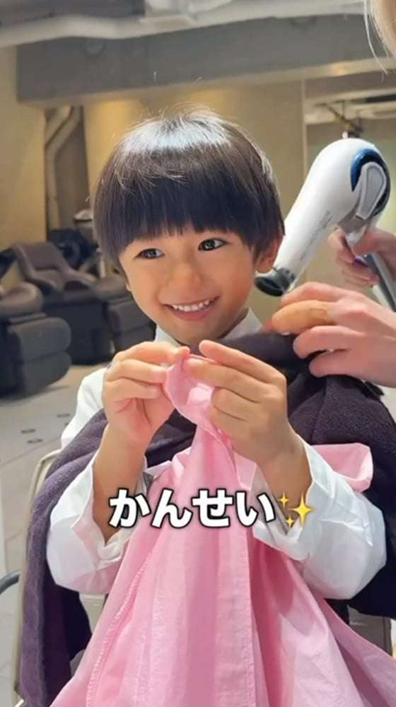 ヘアドネーションで来店、ロングヘアの“女の子”かと思ったら…30センチカット後まさかの姿に「美少年すぎる」「天使発見!」