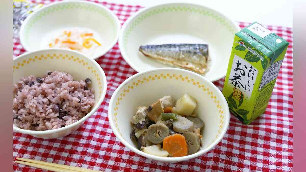 「和食の給食にお茶」定着なるか、生徒の声は「ご飯に合うのでうれしい」「牛乳も好きなので…」 : 読売新聞