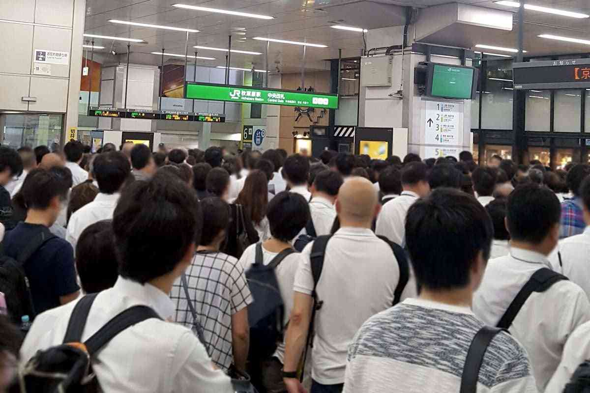 「お客様第一」の終焉？ カスハラ主犯は「50代以上の男性」――小田急電鉄が全70駅にボディカメラ導入、その理由とは | Merkmal（メルクマール）