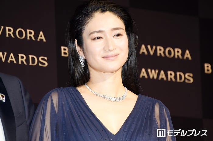 小雪、撮影終わりのすっぴん＆リアルな私服ショット公開「圧倒的な透明感」「このまま雑誌に載ってそう」と絶賛の声 - モデルプレス