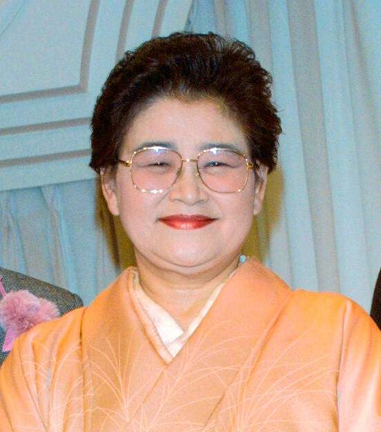 “セッチー”和泉節子さん　現在８３歳！別人のような近影　２０００年代にワイドショー出まくり…息子・元彌のお墓参りショットに登場（スポーツ報知） - Yahoo!ニュース