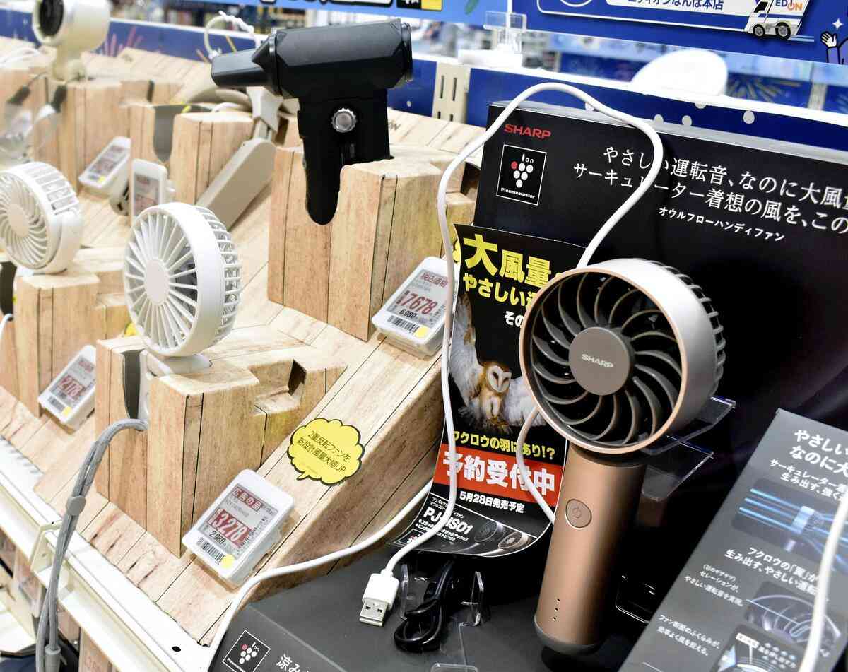 手持ちタイプの扇風機に「高性能・高価格」の風…家電大手が相次ぎ「1万~2万円台」投入、消臭効果・羽根なしも