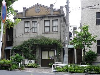 有名なドラマや映画のロケ地の画像を貼ると、誰かが作品名を返信してくれるトピ