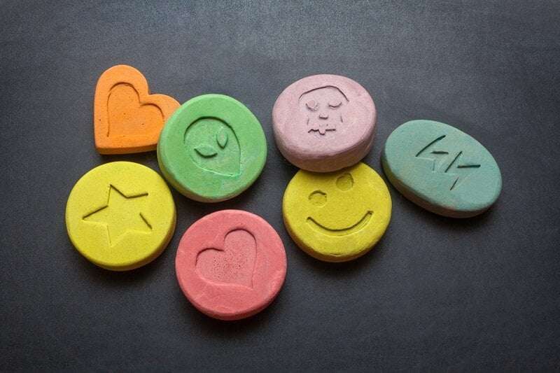 合成麻薬「MDMA」密売か「キラキラベタベタの極上入荷しました」SNS上に投稿 麻薬取締法違反などの疑いで京都府内の大学生2人を逮捕