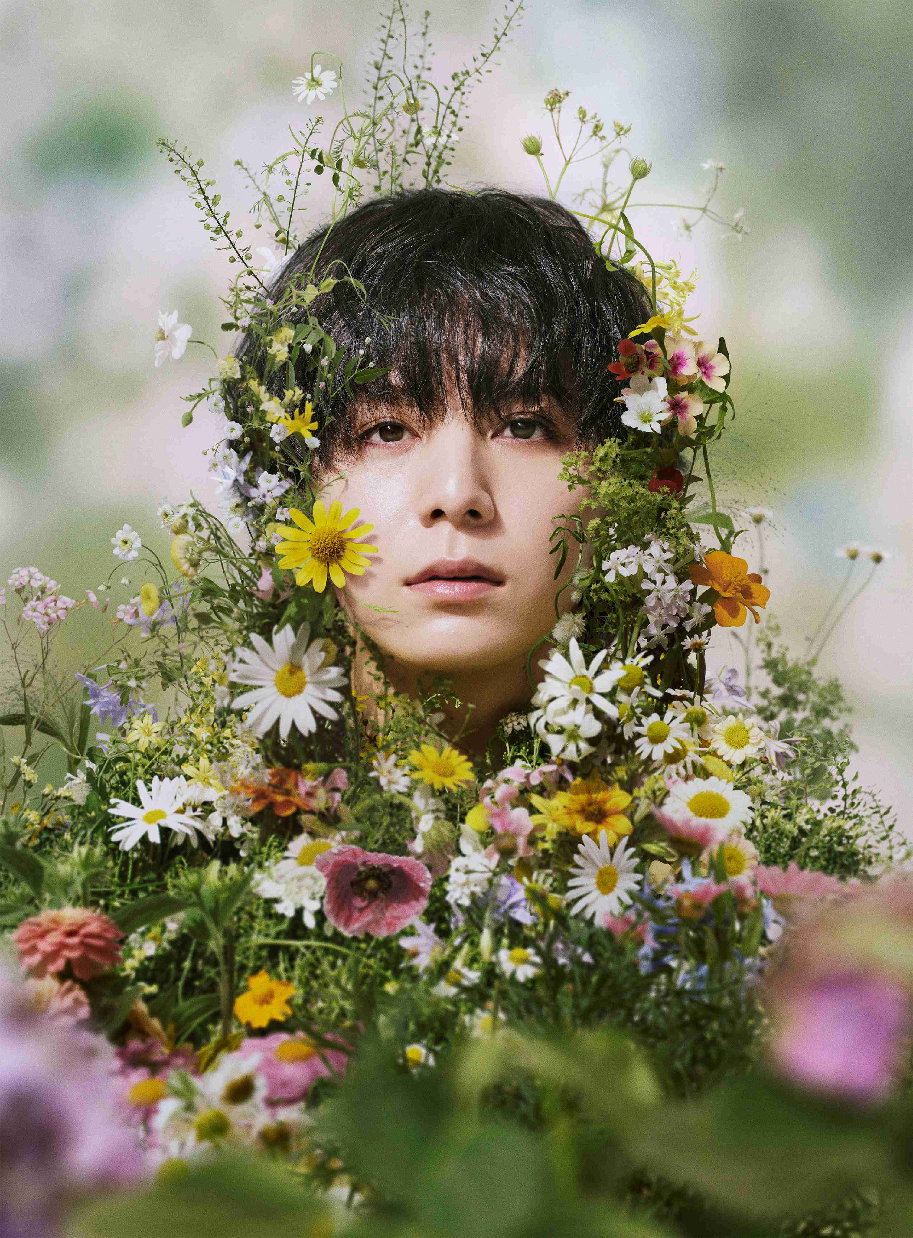 山田涼介、花まみれのビジュアル公開　“このミス大賞”受賞作「一次元の挿し木」ドラマ化に主演 : 映画ニュース - 映画.com