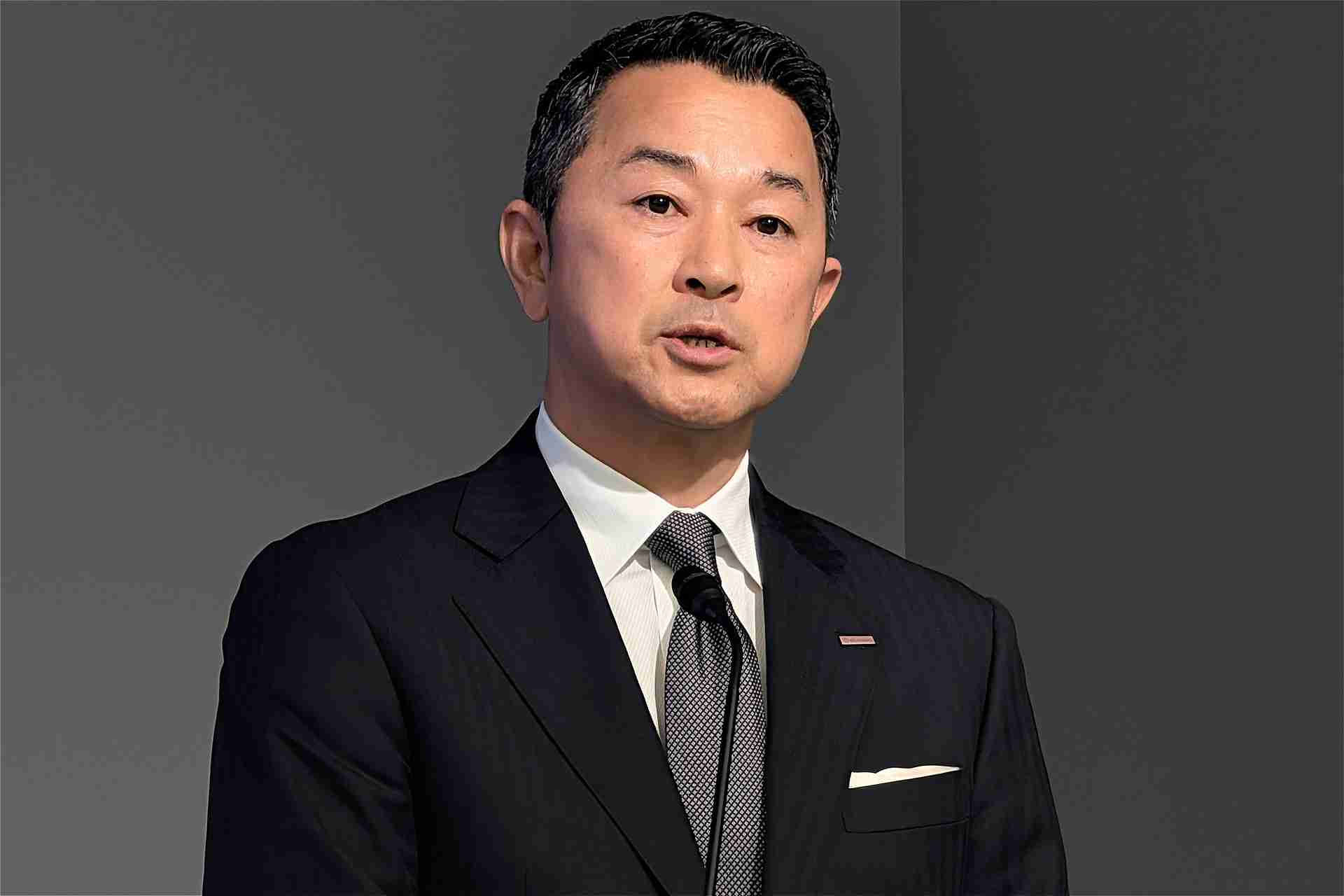 ドコモ前田社長、携帯料金の値上げに「考えなければいけない」 - ケータイ Watch