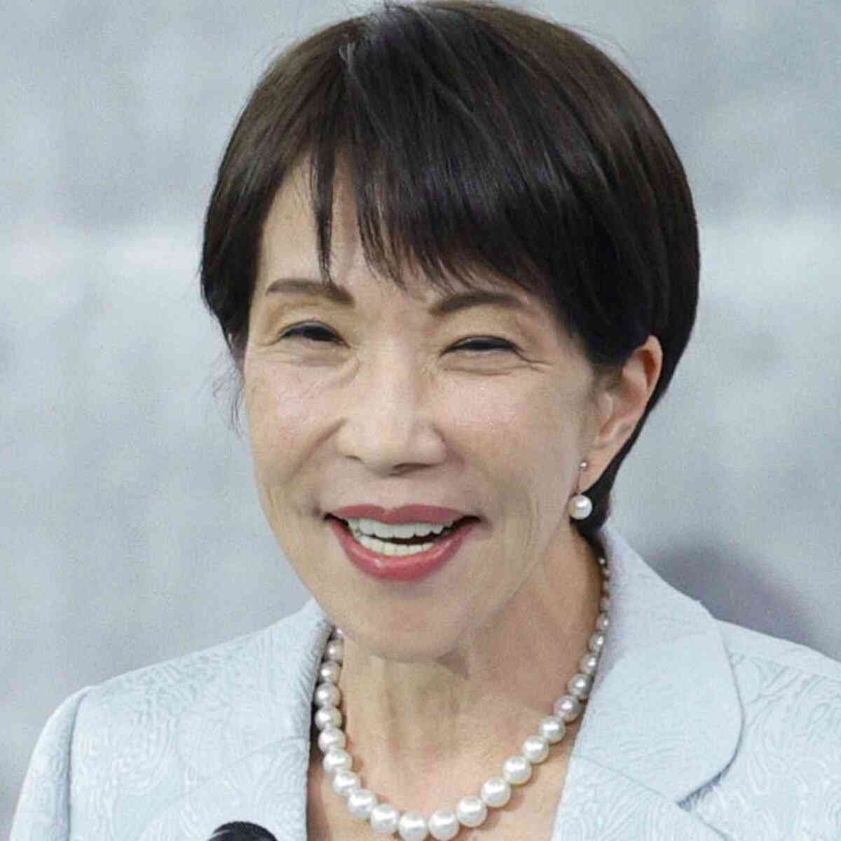 「天皇陛下より拍手が大きかった」日本維新の会の元参院議員　昭和100年記念式典の“高市首相アゲ”投稿に「失礼すぎます」と疑問続出…本人は「アイロニー」と反論（女性自身） - Yahoo!ニュース