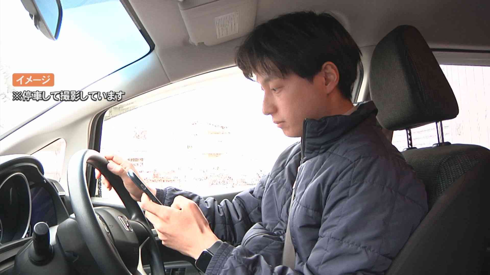 運転中の「ながらスマホ」　赤信号で停止中でも交通違反になる？　警察に確認すると…　事故を起こすと「一発免停」、通話・保持だけで「拘禁刑」の可能性も