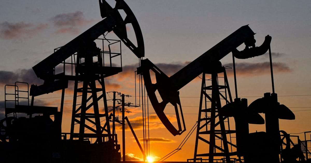 米国、ロシア産原油の購入を再び容認　5月半ばまで制裁緩和 - 日本経済新聞