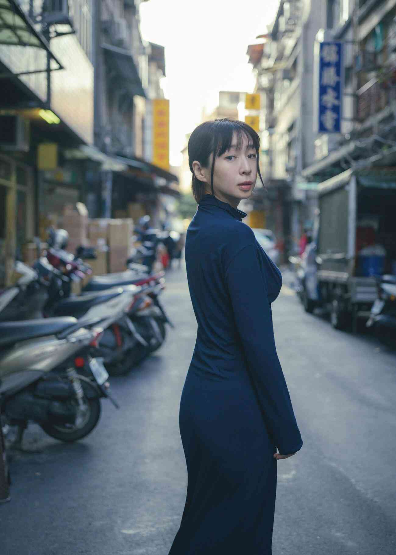 45歳酒井若菜、13年ぶり写真集発売決定　飾ることのない“今”映す先行カットで白ランジェリーショットも