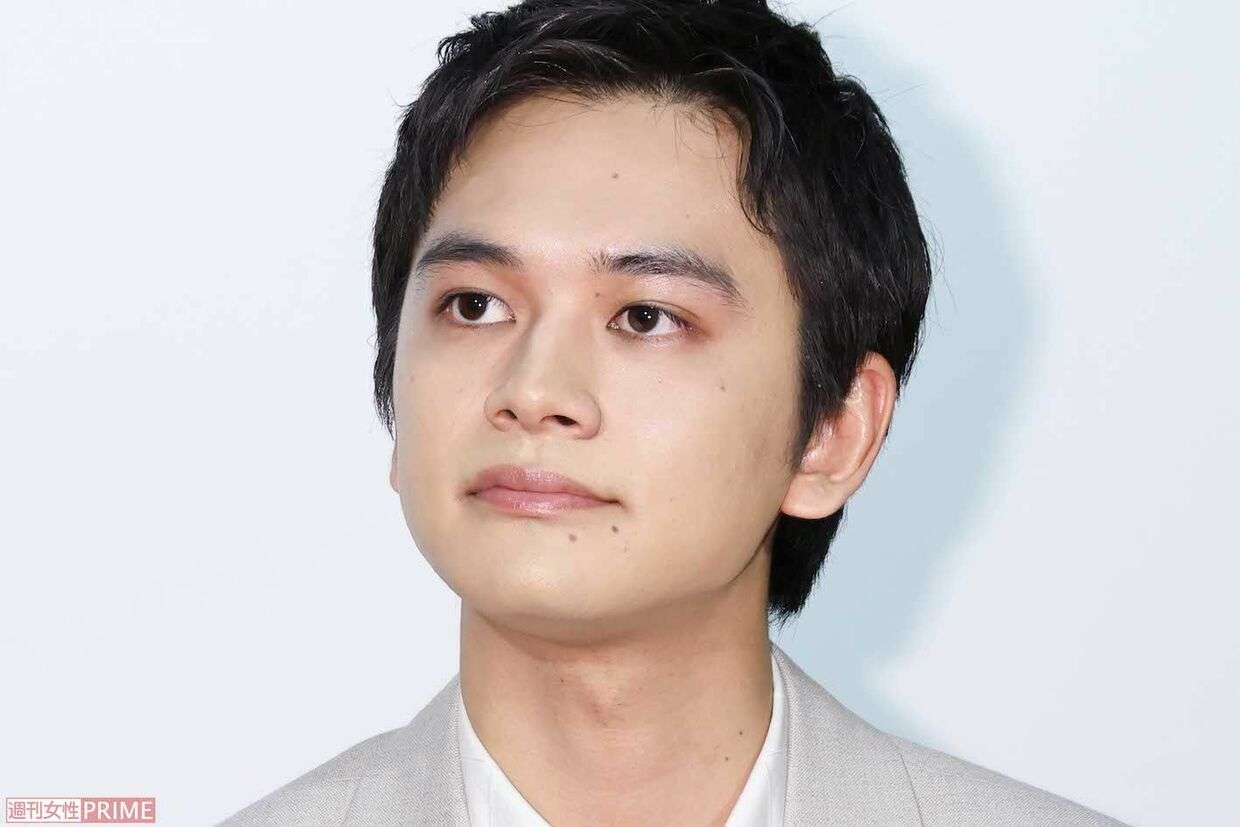 北村匠海、JR東海のCMに“激似イケメン”出没で「え？匠海じゃないの？」ファンも驚愕した“そっくりな横顔”