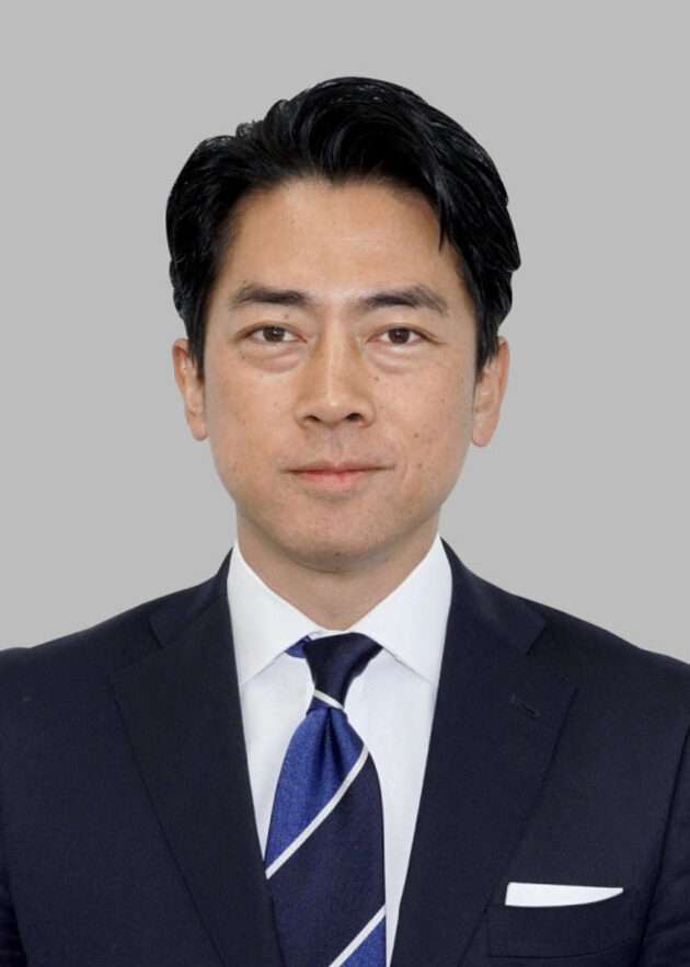 小泉氏「敵地」でW杯観戦　オランダ国防相と（共同通信） - Yahoo!ニュース