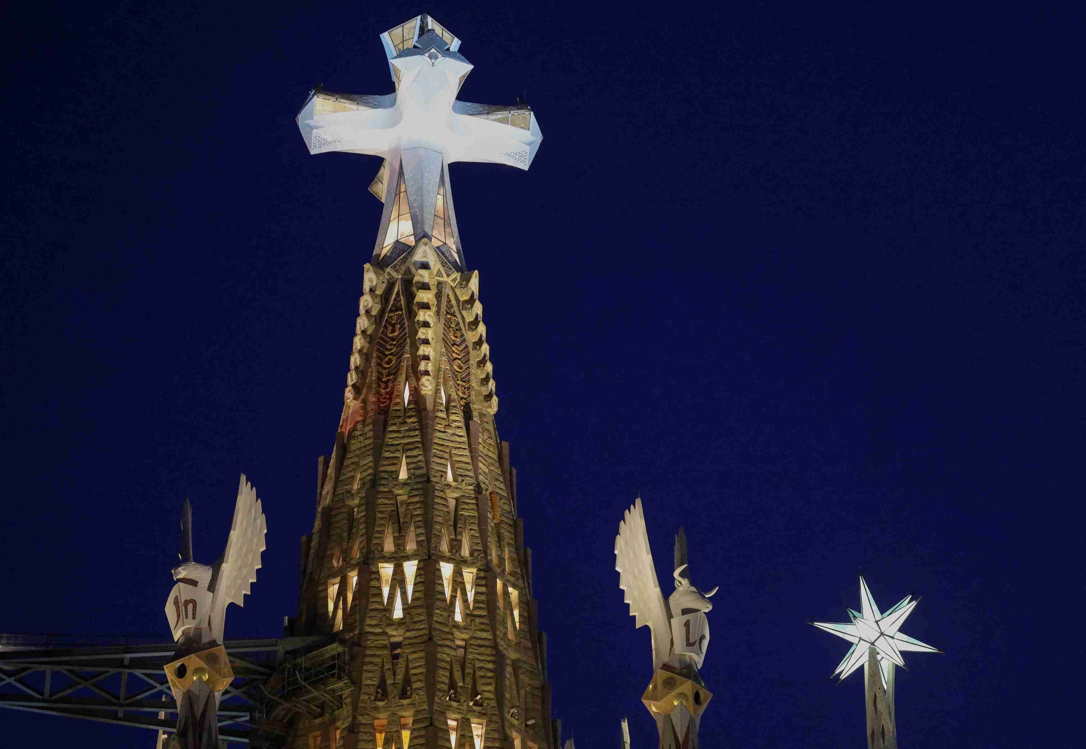 着工144年…サグラダ・ファミリアの主塔完成 ローマ教皇、ガウディ命日の10日にミサ