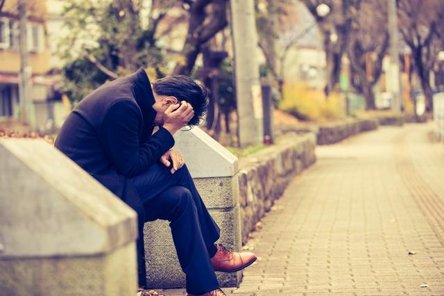 「男は強くあれ」 弱さの否定が引き起こす心の問題とは。ハーバード大学精神科医の提言 | GOETHE