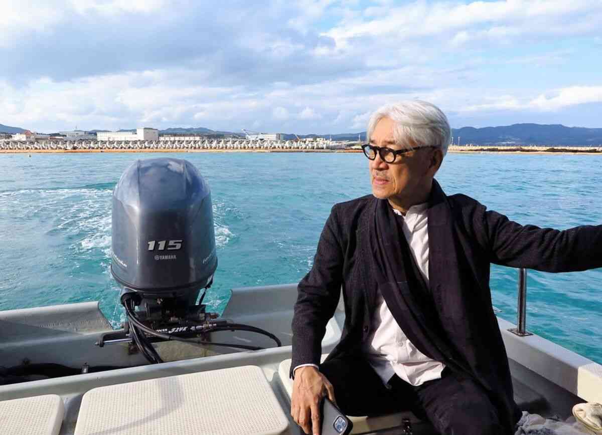 坂本龍一さん「本当に異常」　辺野古新基地の建設現場を海上から視察 | 沖縄タイムス＋プラス