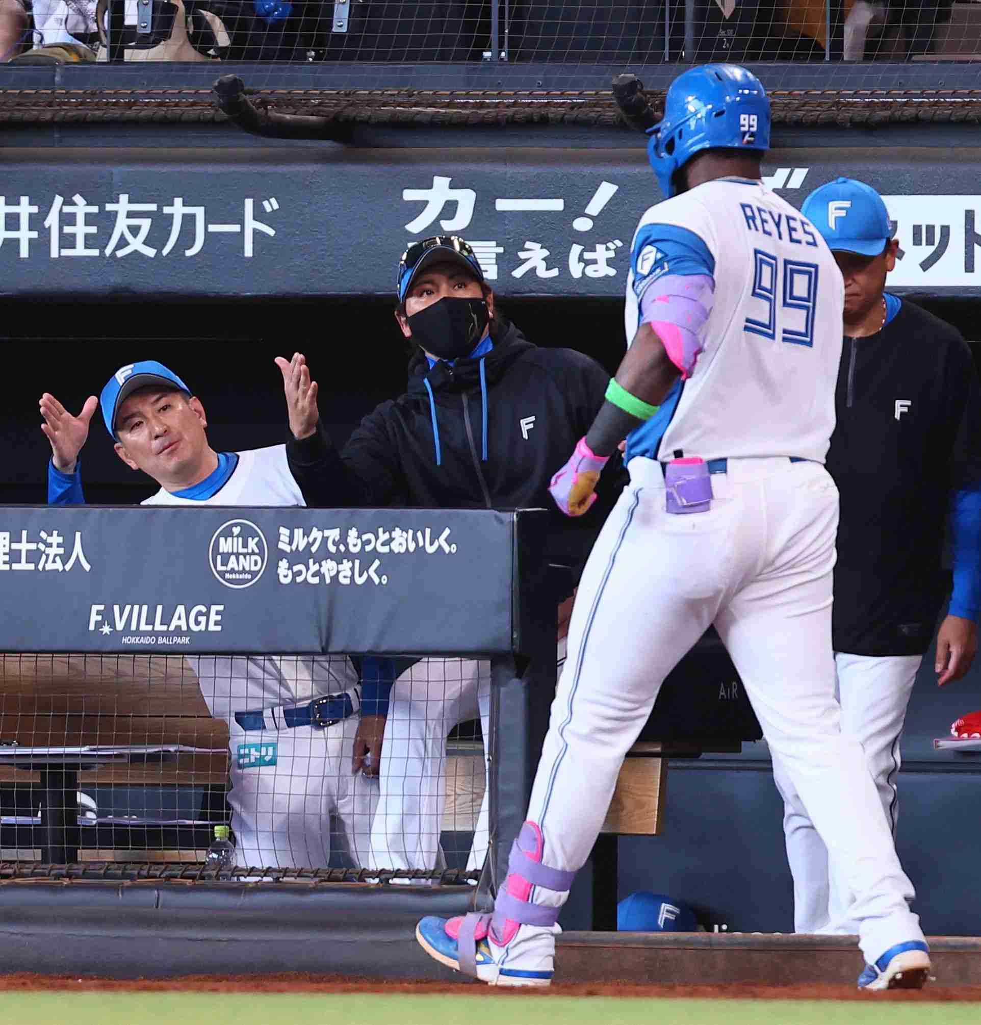 日本ハム・新庄監督　レイエスのサイン伝達疑惑を否定　試合中に海野が指摘も「してない、と伝えてくれと」試合後、小久保監督を呼び出し異例の訴え「モーレはそういう人間じゃない」（デイリースポーツ） - Yahoo!ニュース