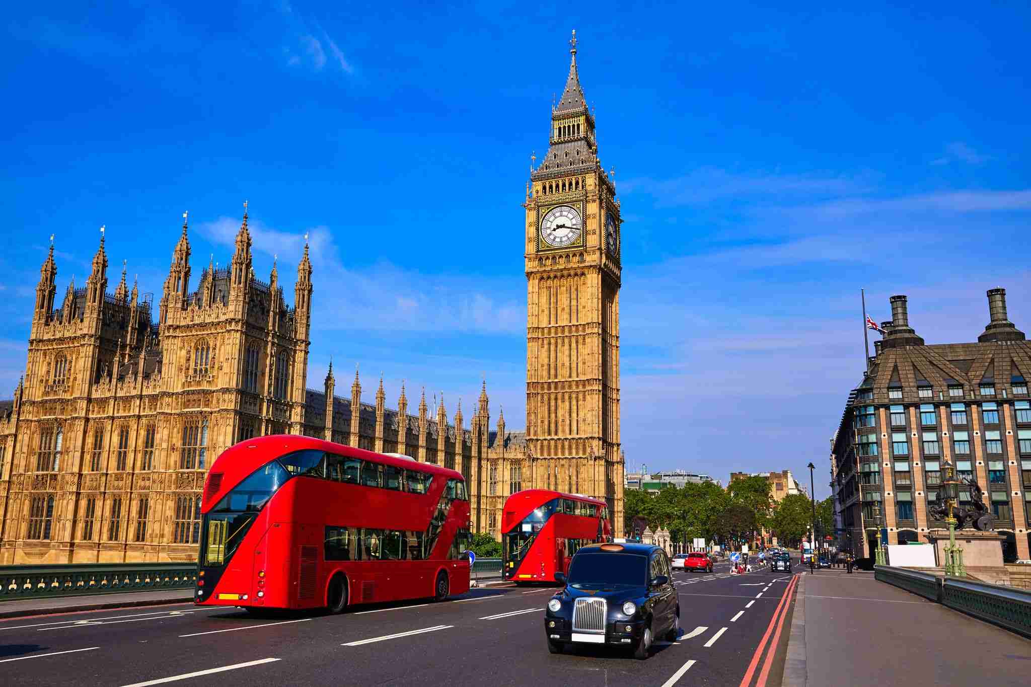 ロンドン市内をすっぽんぽん集団が激走、環境抗議と「ボディ・ポジティブ」主張も「子供の前でやめて」の声も｜よろず〜ニュース