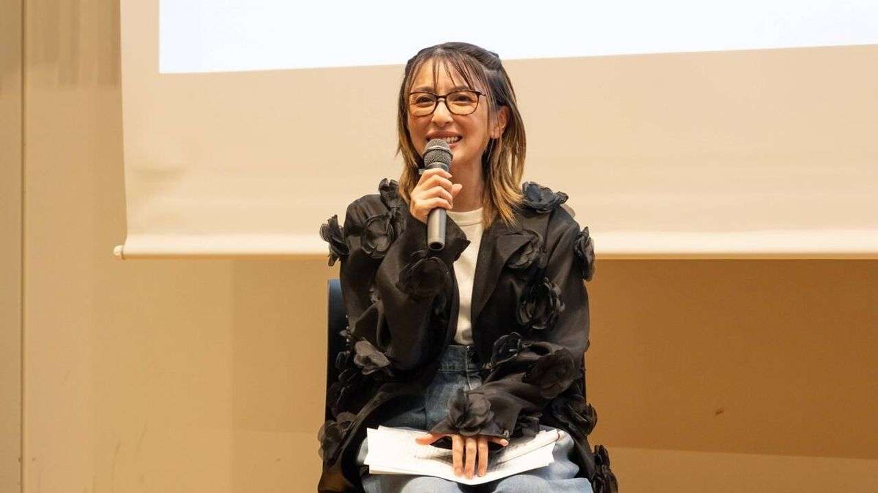 奥菜恵が教壇に立つ 充実の笑み - Yahoo!ニュース