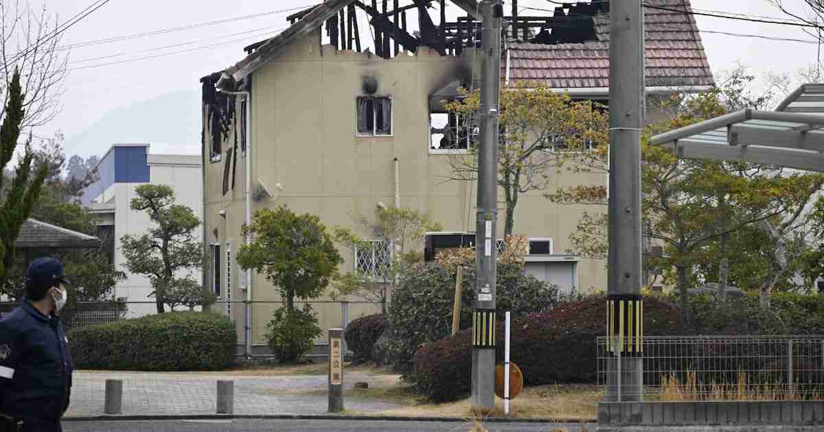 東広島市で流血の男性死亡、建物から出火　関与の人物は逃走か - 日本経済新聞