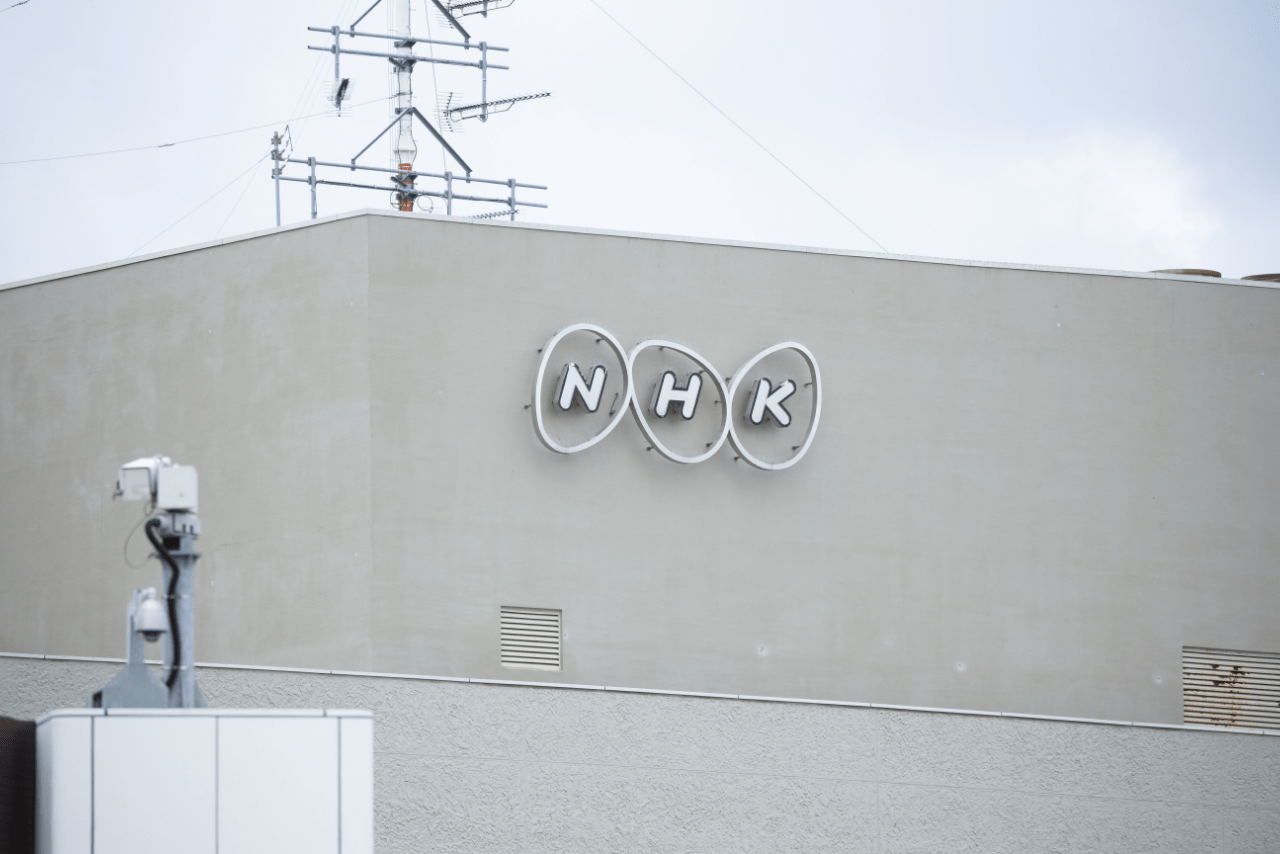 《NHKの調査で判明》「テレビは見ない」10代後半〜20代が7割！テレビ離れは一因は「NHK受信料」加速する不満の声 | 週刊女性PRIME