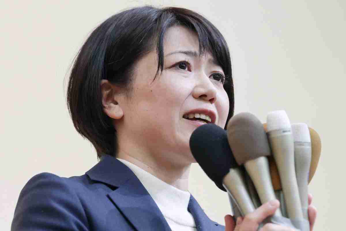 ラブホ密会辞任の小川晶氏、前橋市長選に再選　オバ記者が気になったのは“やたら支持者とハグしていたこと”「地方の年配者は“オレに抱きついてきた”と勘違いしないかしら」｜NEWSポストセブン