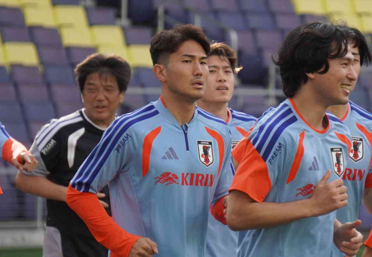 【日本代表】ロングボールの流れから失点したU19代表との練習試合について渡辺剛に聞く「綺麗に崩す相手だけじゃない。そこは僕たちの課題」 (1/2) - サッカーマガジンWEB
