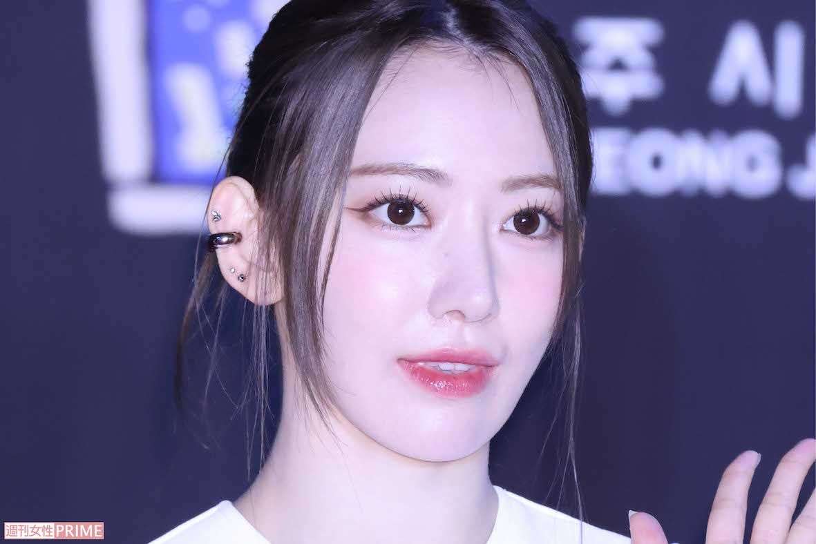 LE SSERAFIM・宮脇咲良の“超ミニ丈”ホットパンツ姿に「え、履き忘れてる!?」神スタイル披露でファン騒然 | 週刊女性PRIME