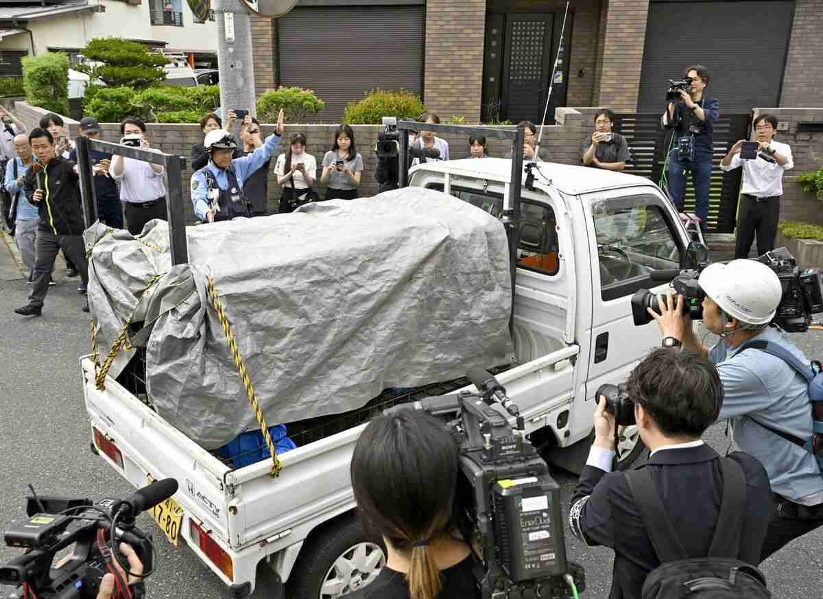 【最新】宇都宮のクマ、麻酔銃３発目が命中し捕獲　民家敷地