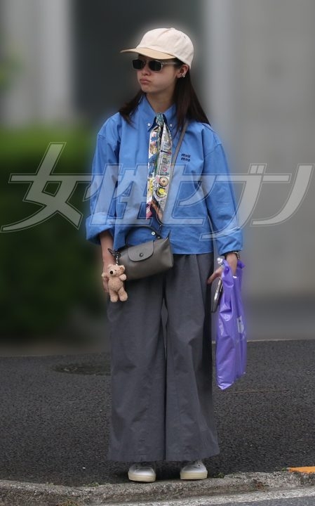 橋本環奈 表参道 熊のキーホルダーつきバッグ