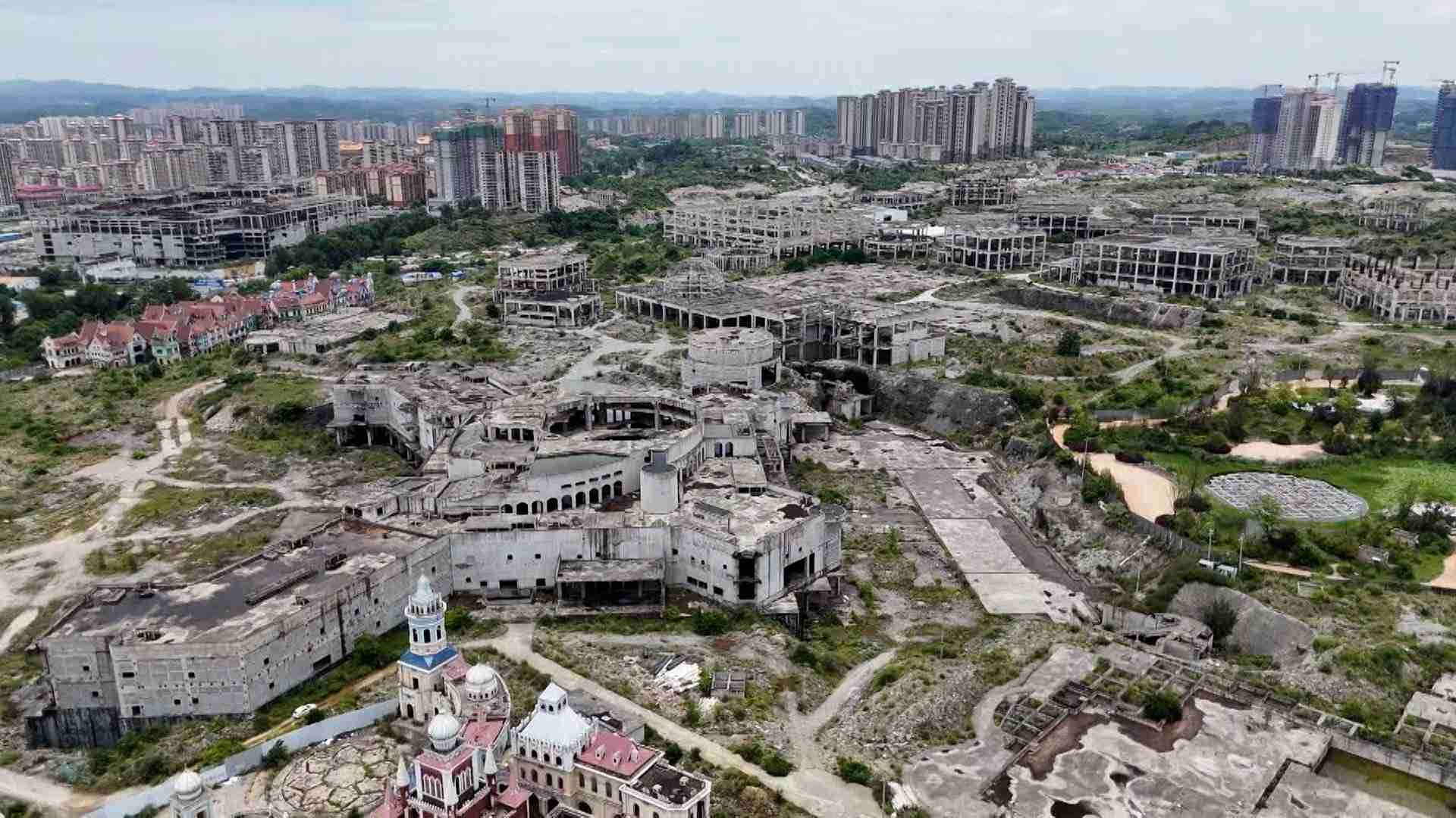 巨大テーマパークが次々廃墟化　中国不動産バブル崩壊で恒大グループが破綻…15カ所以上放置　人工島は工事未完成（FNNプライムオンライン（フジテレビ系）） - Yahoo!ニュース