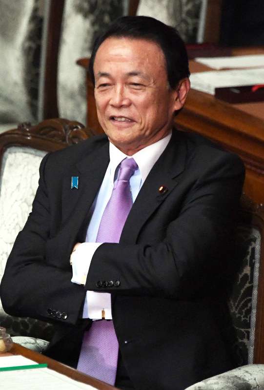 麻生氏：いつまで生きるつもりだ…高齢者について講演会で | 毎日新聞