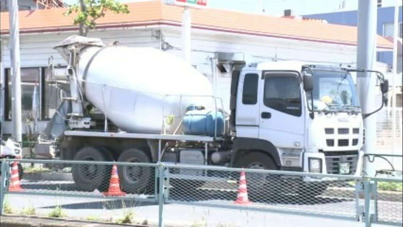 男性（19）がミキサー車にひかれ死亡　2人乗りバイクから落下か　ミキサー車運転手の男（49）を過失運転致死とひき逃げの疑いで逮捕　東京・葛飾区