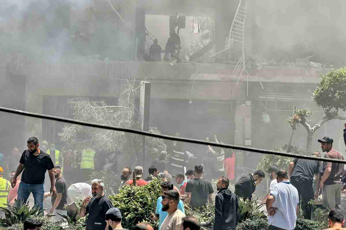 イスラエル、レバノン首都南郊空爆　3人死亡、イランが報復示唆（時事通信） - Yahoo!ニュース