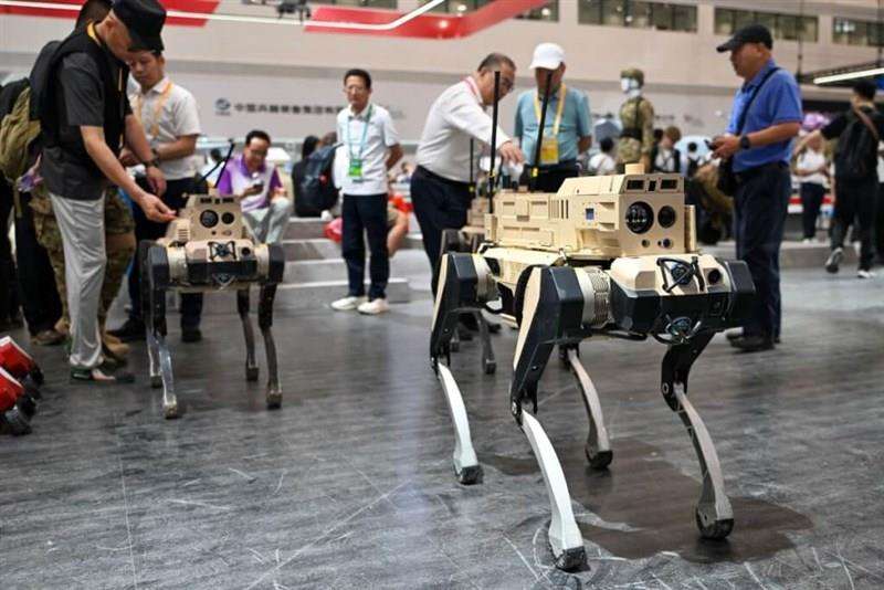 中国で開発進む「ロボット犬」　台湾侵攻に投入想定か　米専門家「多層的防御を」（中央社フォーカス台湾） - Yahoo!ニュース