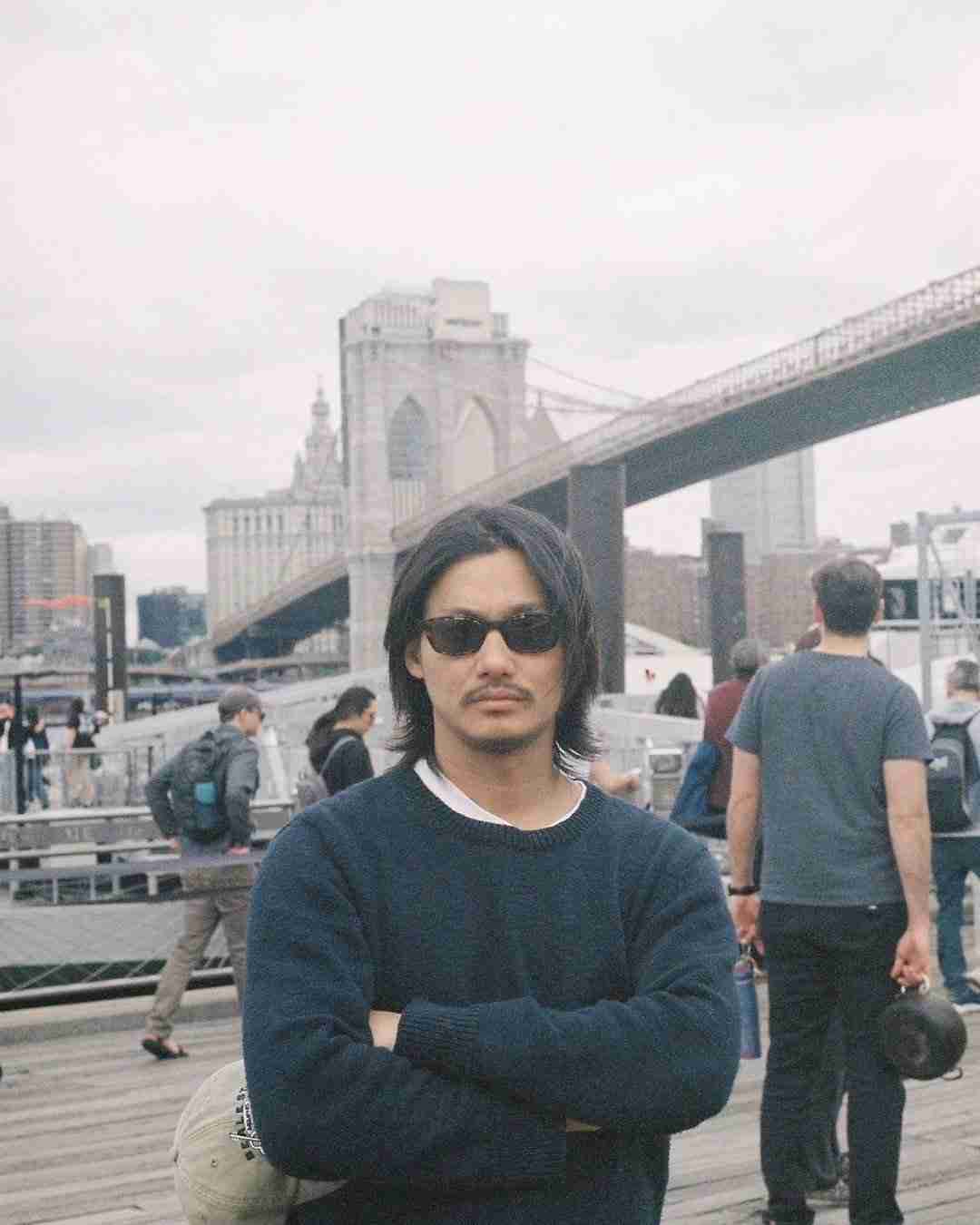 野村周平、両腕びっしりタトゥー＆眉全剃り姿に「ワイルド」「俳優として生きてる証」称賛続々　Netflix作品で驚きの変貌｜ニュース｜ピンズバNEWS