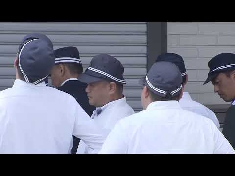 【ガサ入れ】「大阪や！」「はよ開けろ！」飛び交う怒声　”トクリュウ”グループ「ブラックアウト」関係先を大阪府警が家宅捜索　エンジンカッターも持ち出し