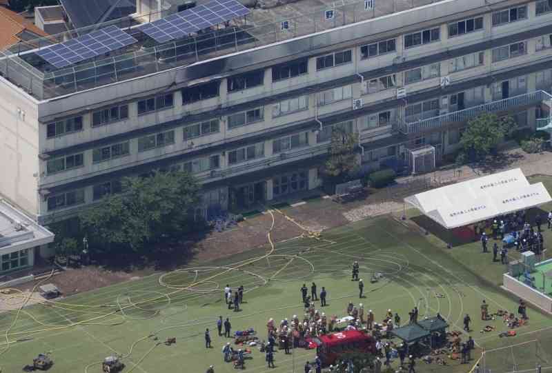 火元の部屋に電気ストーブや衣類、失火の可能性　小学校火災（毎日新聞） - Yahoo!ニュース