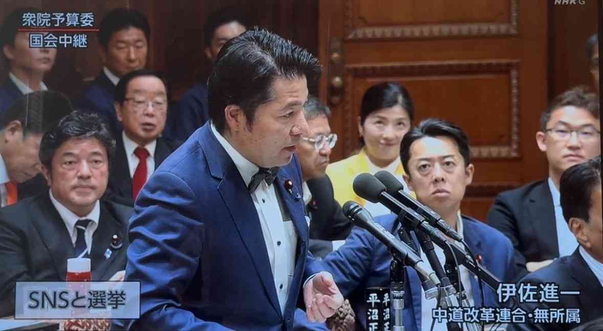 「わざとやってる？」“高市チルドレン”の女性議員（45）首相を追及する野党の背後で口をすぼめ…中継に映った“不自然な表情”にネット騒然