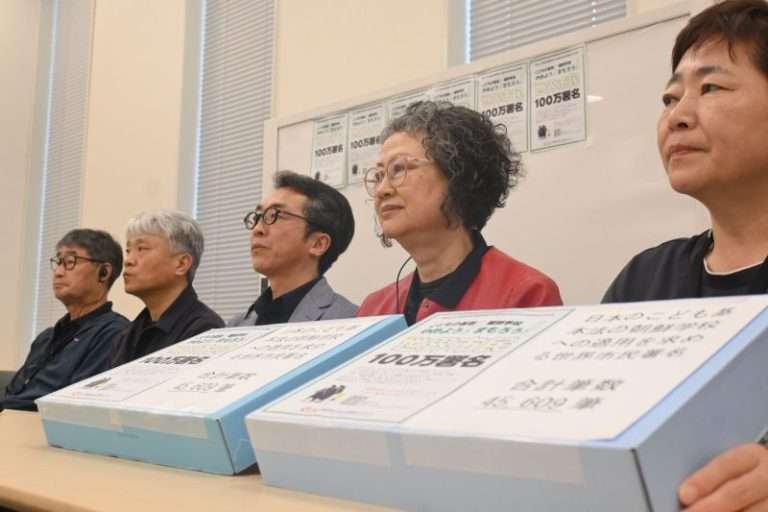 朝鮮学校への差別政策撤廃求めて国際組織が政府に署名4万5000筆提出