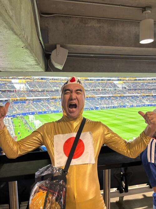 江頭2:50が黒タイツから変身！衝撃の応援モードでW杯日本戦現地応援「絶対に勝つ！！」
