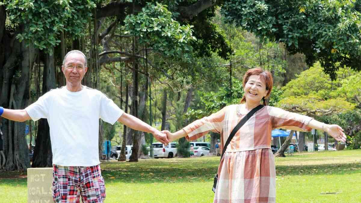 「公務員時代の貯えが、一瞬で消えた…」退職金＋貯金計5,800万円を確保した65歳元公務員夫婦、1ヵ月豪華ハワイ旅行の帰国後、〈国際郵便〉で届いた衝撃の通知｜資産形成ゴールドオンライン