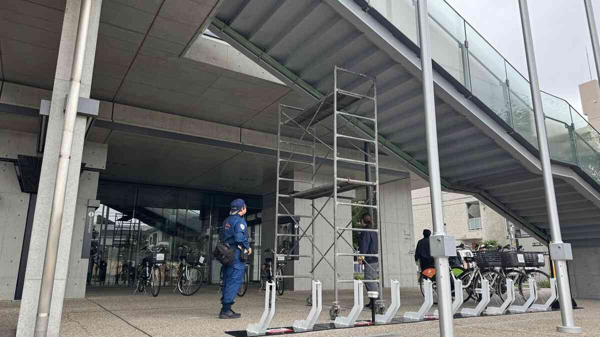 埼玉・川口市役所敷地内　塗装工事中の男性作業員（70）が転落死　高さ約3mの足場から落ちたか | TBS NEWS DIG